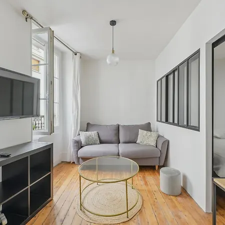 De Charme Pres De Montmartre By Weekome *